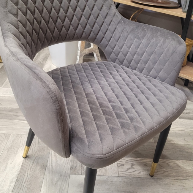 krzesło pikowane z podłokietnikami PRINCE szare, nogi białe