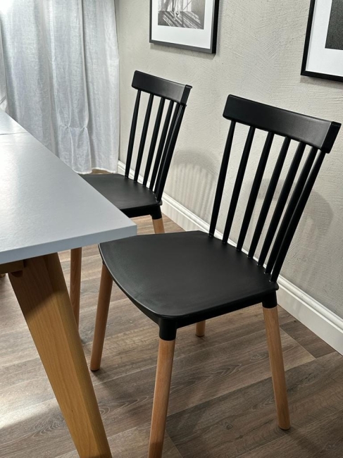 krzesło WILSON czarne drewniana noga